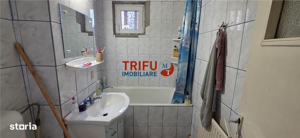 Apartament  de vanzare 3 camere etaj 1