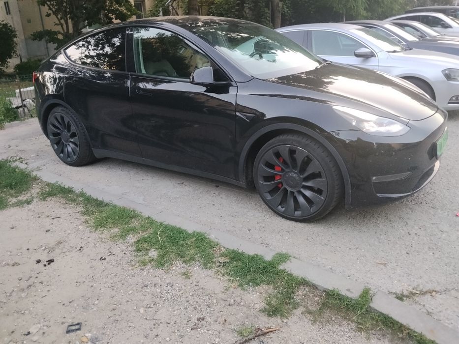 Tesla model Y Performance