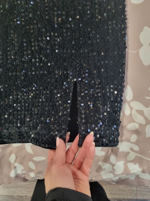 Пола Dika от кадифе с пайети