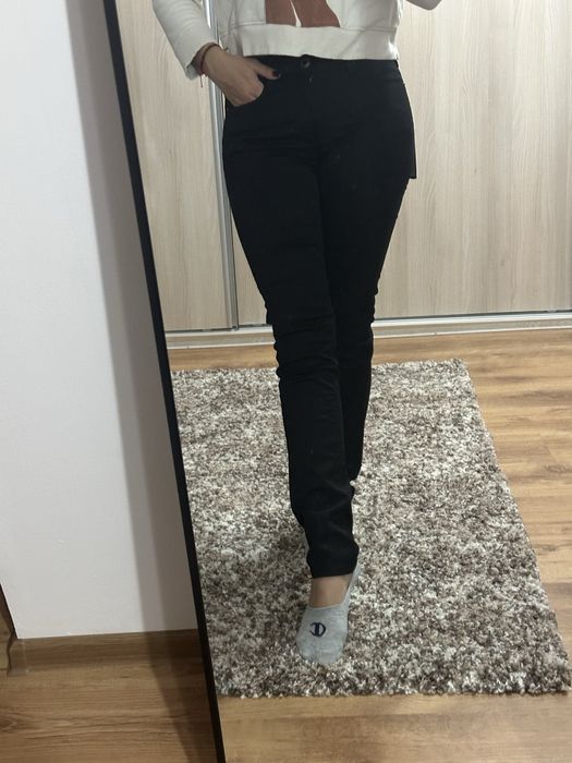 Blugi nergi Guess marimea s