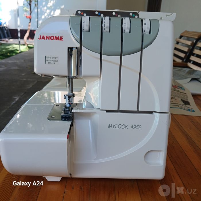 Janome MyLock 4952(Япония). Год гарантии/Металл/Комплект.