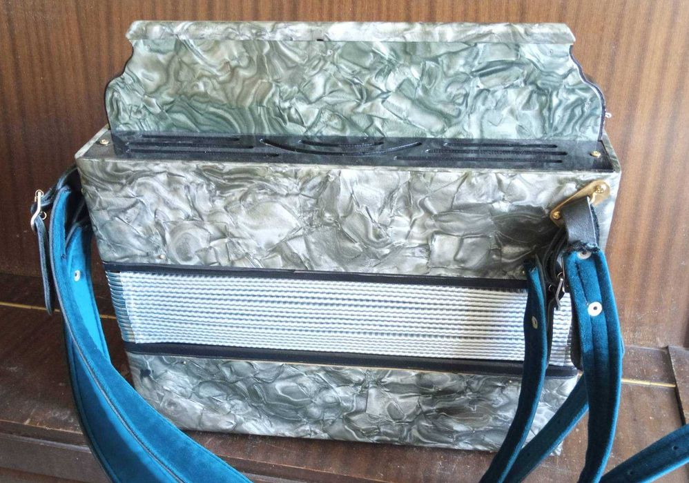 Баян цельнопланочный "Волга"