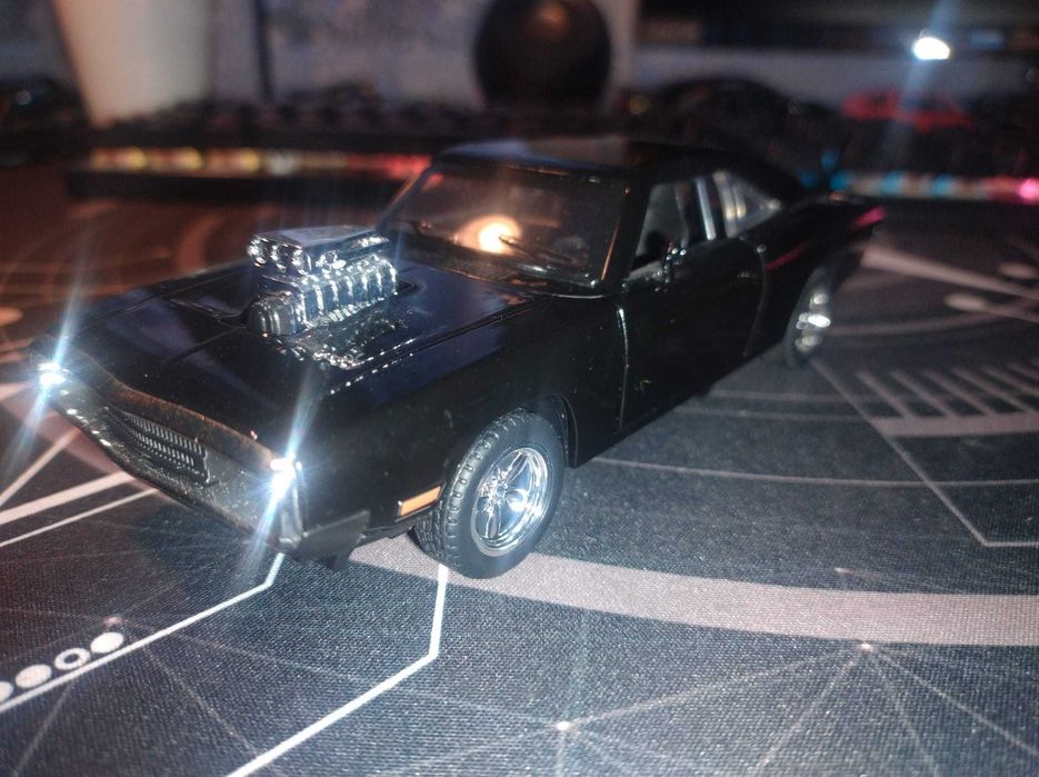 Macheta Dodge Charger scara 1:32