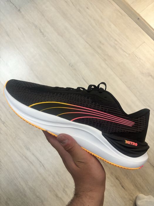 Продам мужские кроссовки