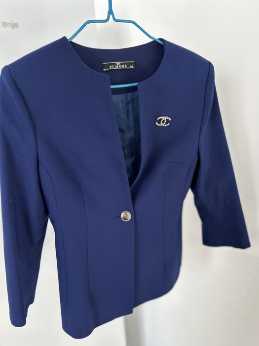 Продам пиджак синий короткий