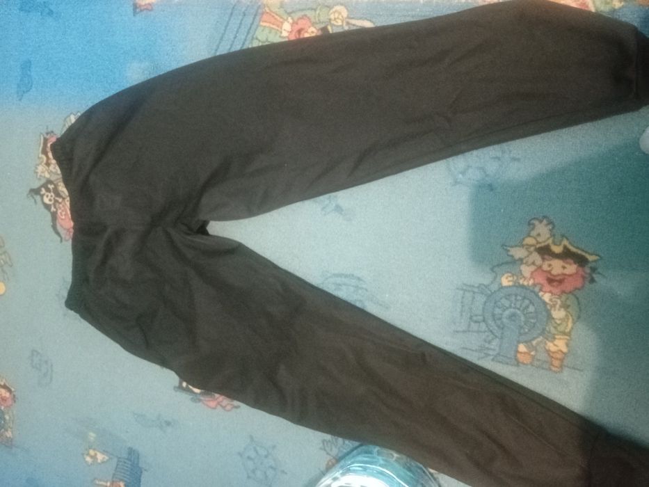 Pantaloni legea în care poți juca fotbal