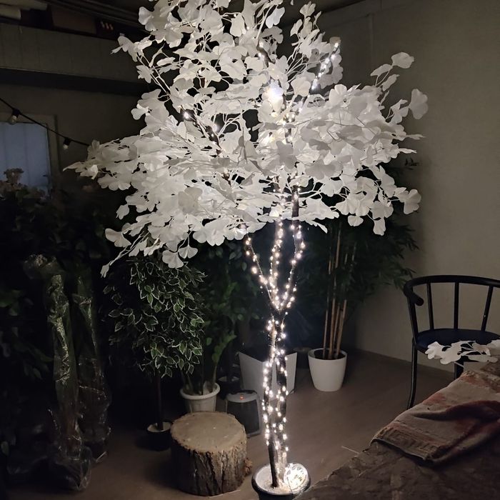 Искусственное белое дерево