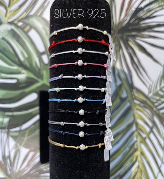 Дамски гривни от бижутерски конец и елемент-злато или сребро