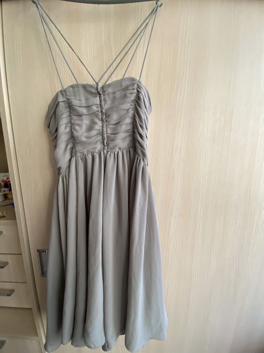 Къса официална рокля