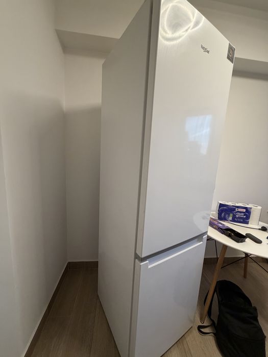 Vand frigider Whirlpool
