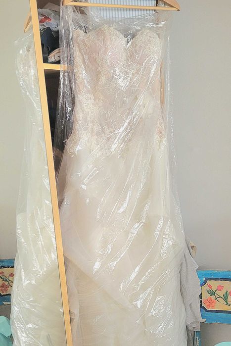 Бутикова булчинска рокля на Cymbeline , Франция