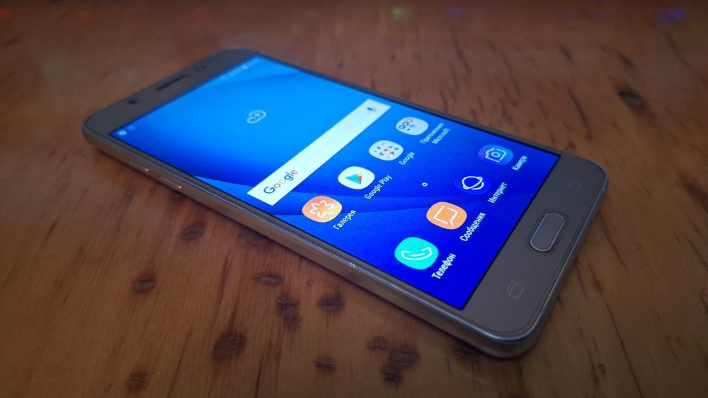 Смартфон Samsung j5