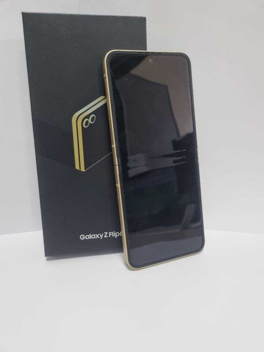 Марка смартфона: Samsung Galaxy Z Flip 6