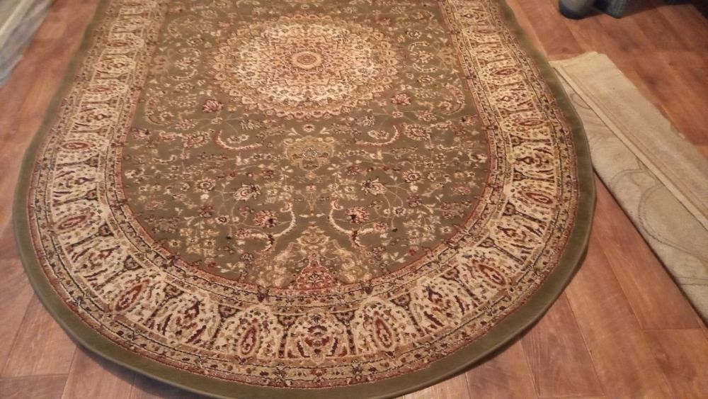 Продам  гостиный стол и стулья