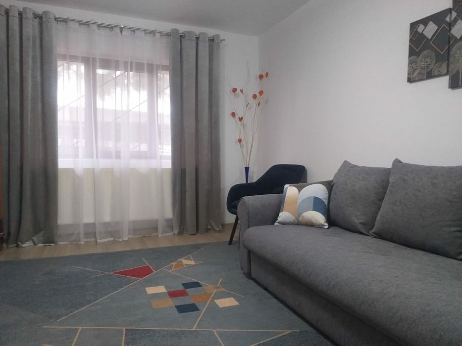 PROPRIETAR, închiriez garsonieră situată pe str.Mioriței, Bacău, mobilată, utilată complet, renovată, cu suprafata utilă de 38m², parter.