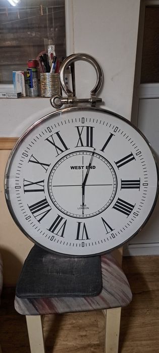 Голям стенен часовник