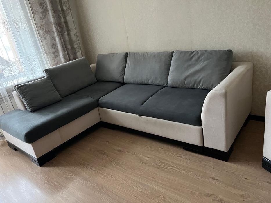 Диван с креслом
