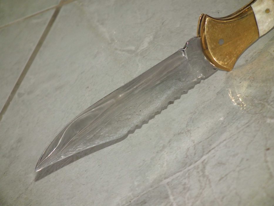 Briceag de vánátoare cu plásele din corn Nagy István back lock