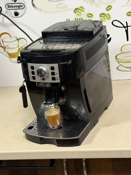 Кафемашина кафе автомат delonghi magnifica S с гаранция