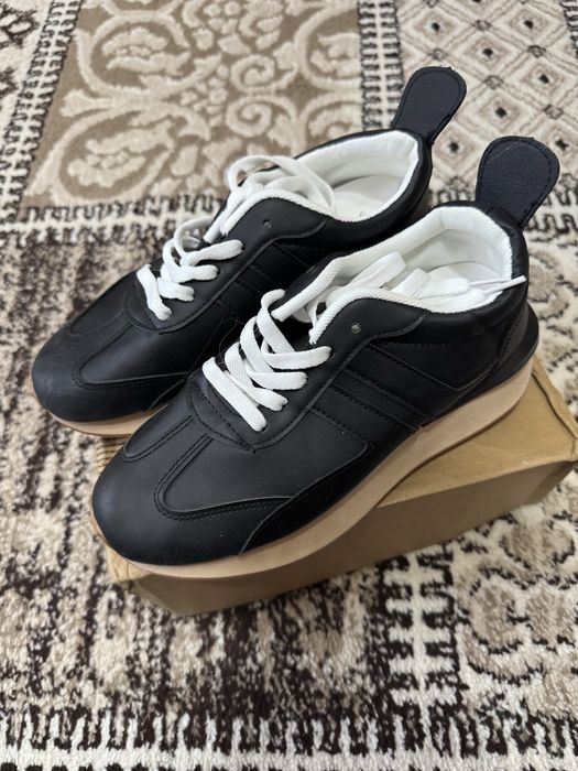 Продам новые кроссовки. Торг возможен