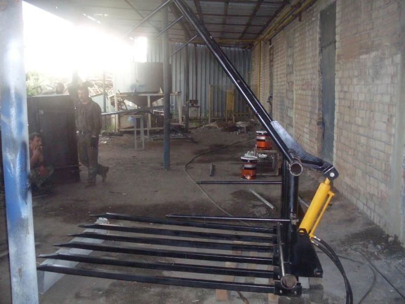 Вилы под рулоны (трезубец)