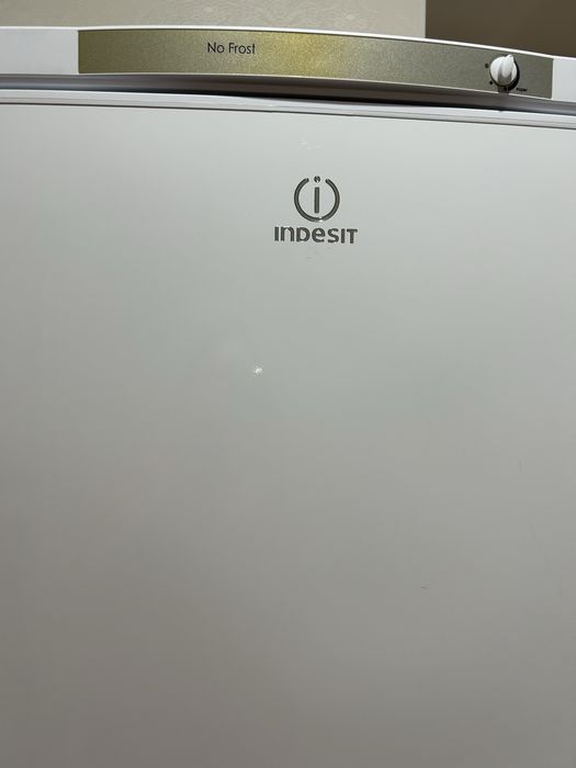 Продам морозильник indesit