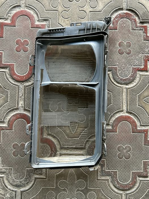 Стекло на фару W124