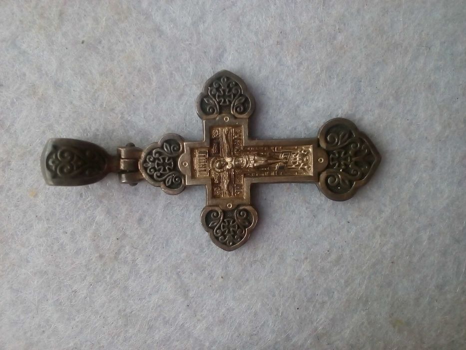 Продам крестик серебренный 925 проба.
