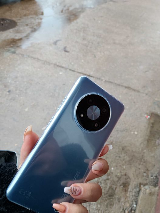 Чисто нов смартфон