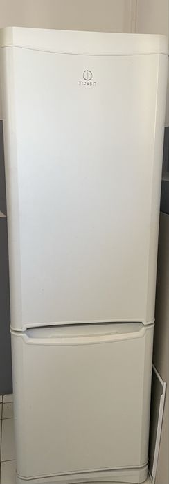 Продам Холодильник Indesit бу