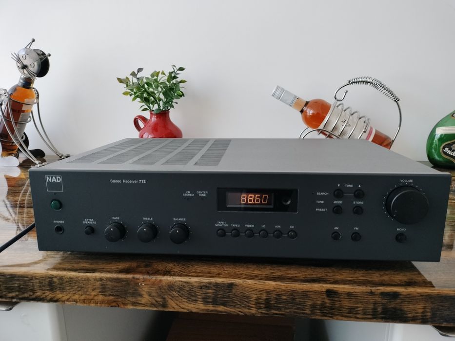Receiver NAD 712