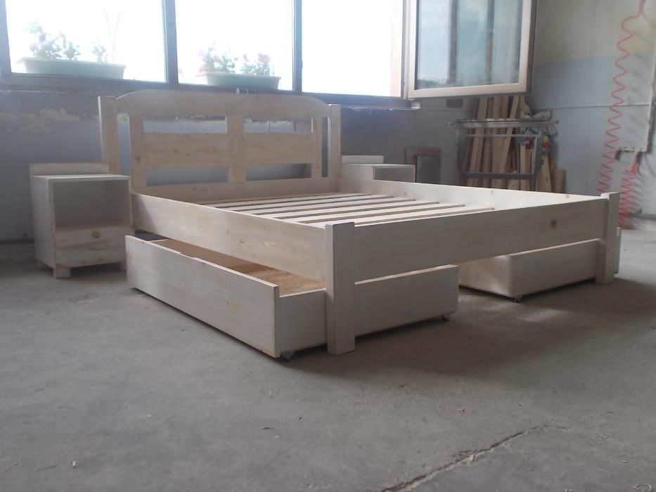 TRANSPORT GRATUIT.Pat matrimonial din lemn masiv antichizat.Cod 209.