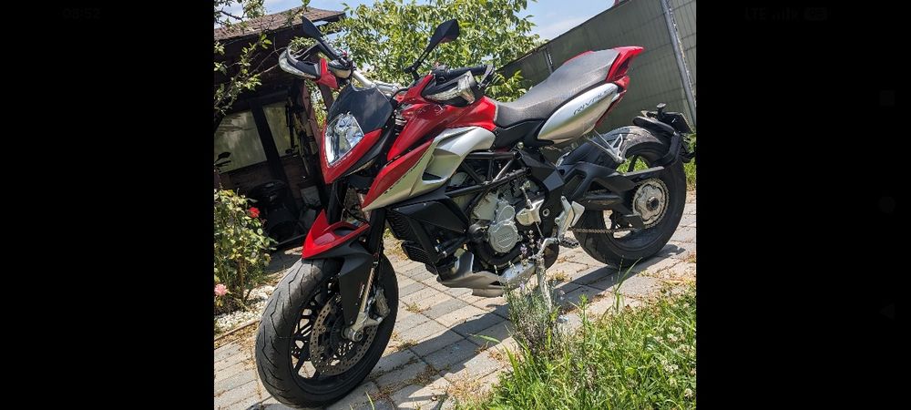 Vand/ schimb (cu scuter)  Mv Agusta Rivale 800