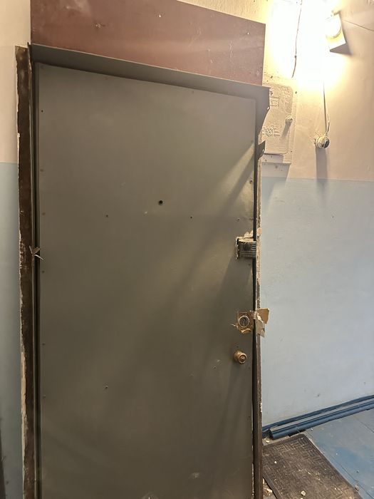 Отдам даром железный дверь в рабочем состояний . и стиральную машинку