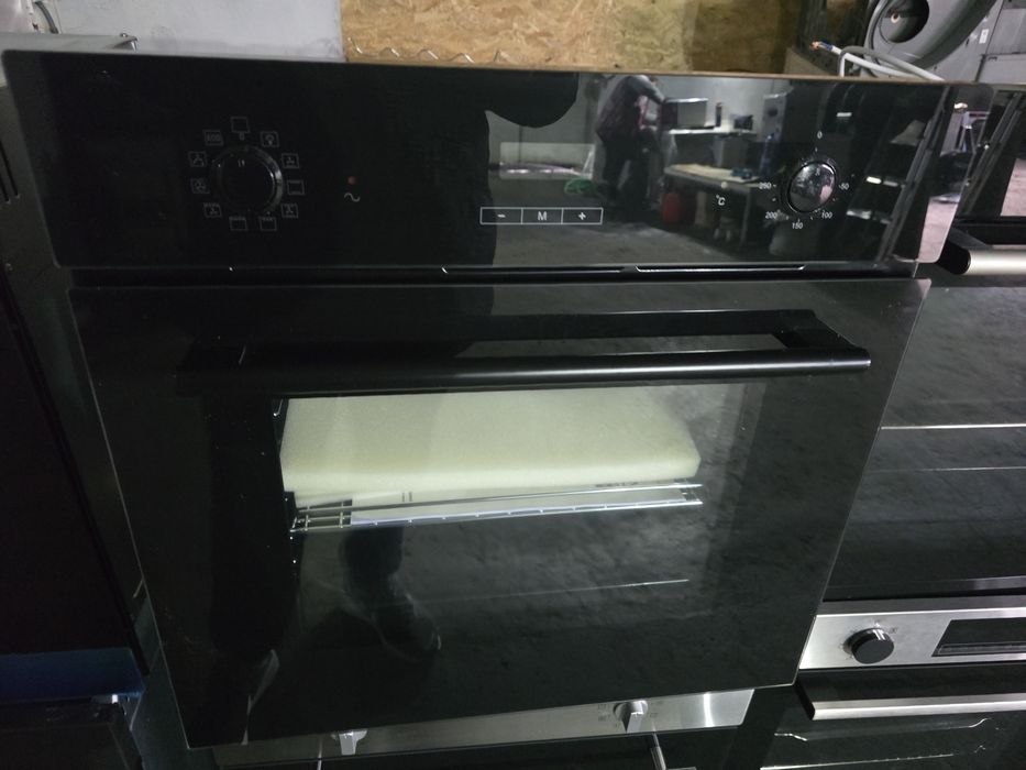 Нова фурна за вграждане Bomann черна