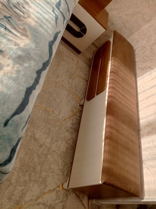 Продается двухспальная кровать и сафо