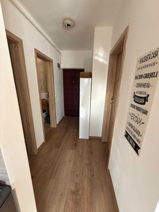 PROPRIETAR   Vând apartament 3 camere