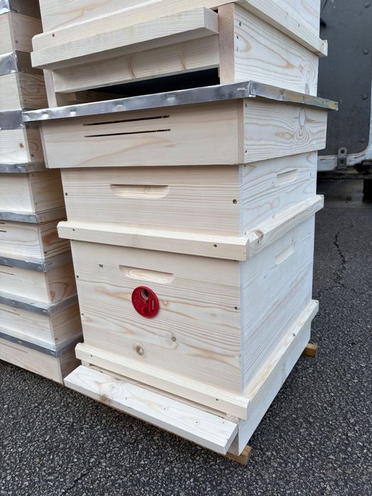 Пчелни кошери и рамки