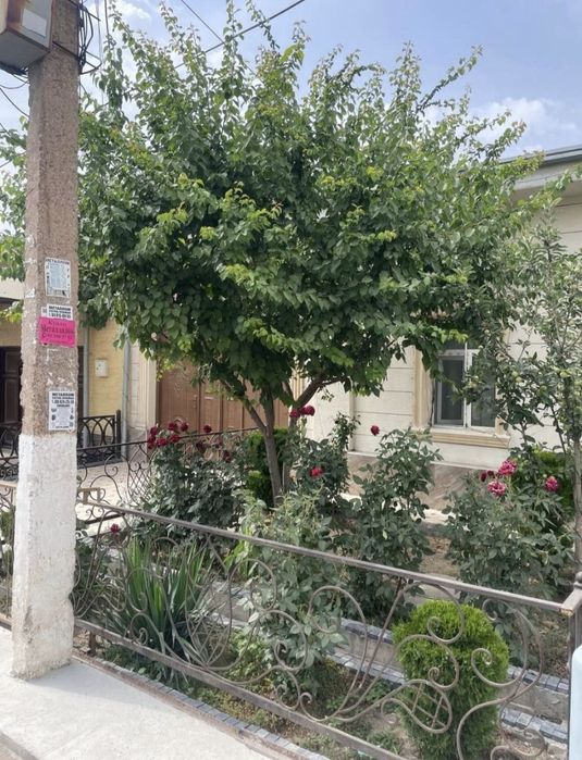 Продаётся участок дом 3 соток 2 дома, один 2 комнаты второй 2 этажный