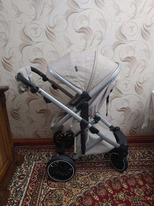 Детская коляска в полном комплекте