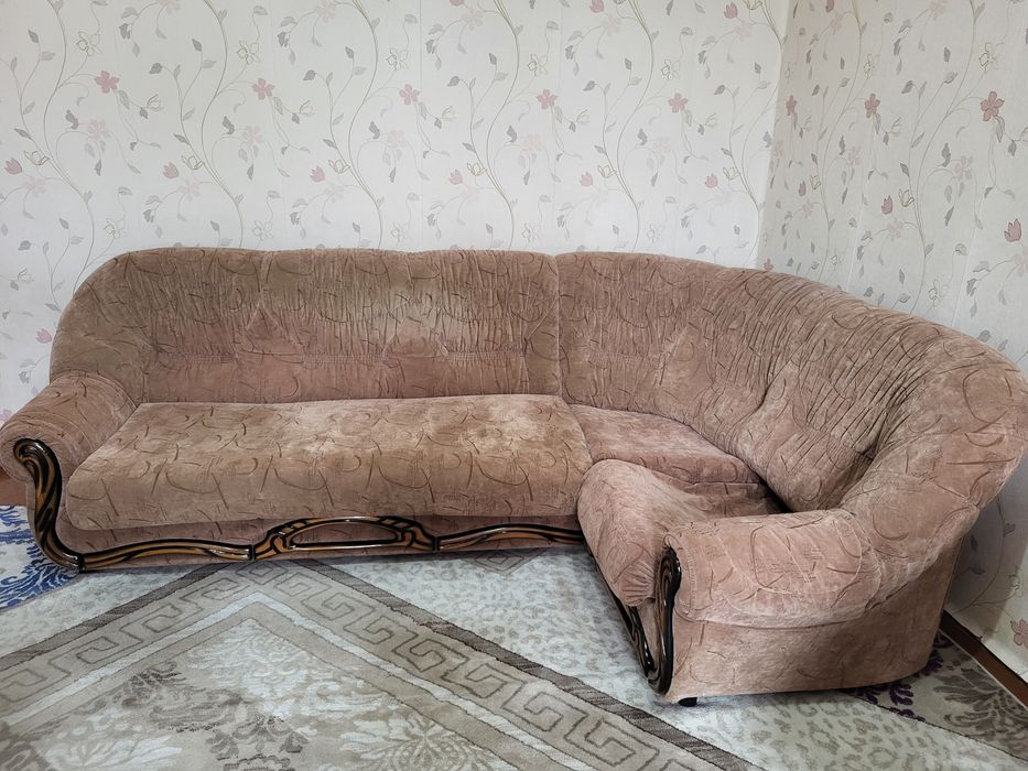 Отдам даром угловой диван
