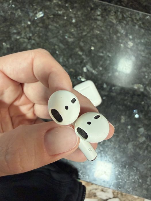 Продам наушники airpods оригинал