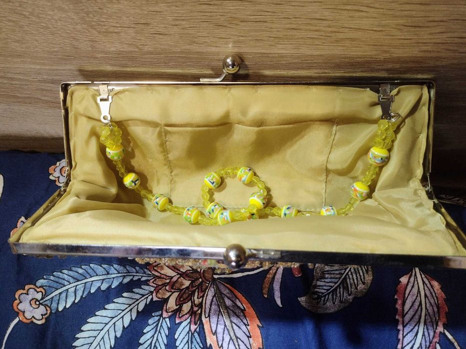 Нова ефектна златиста чанта бижу