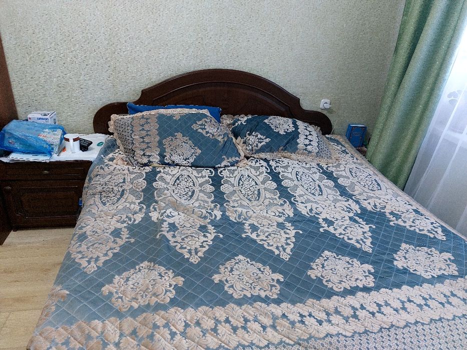 Спальный гарнитур,телевизор