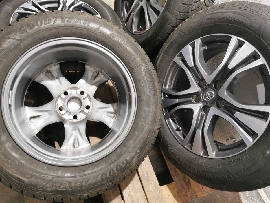 Jante Originale Toyota  Rav 4 . R17 cu anvelope de iarna