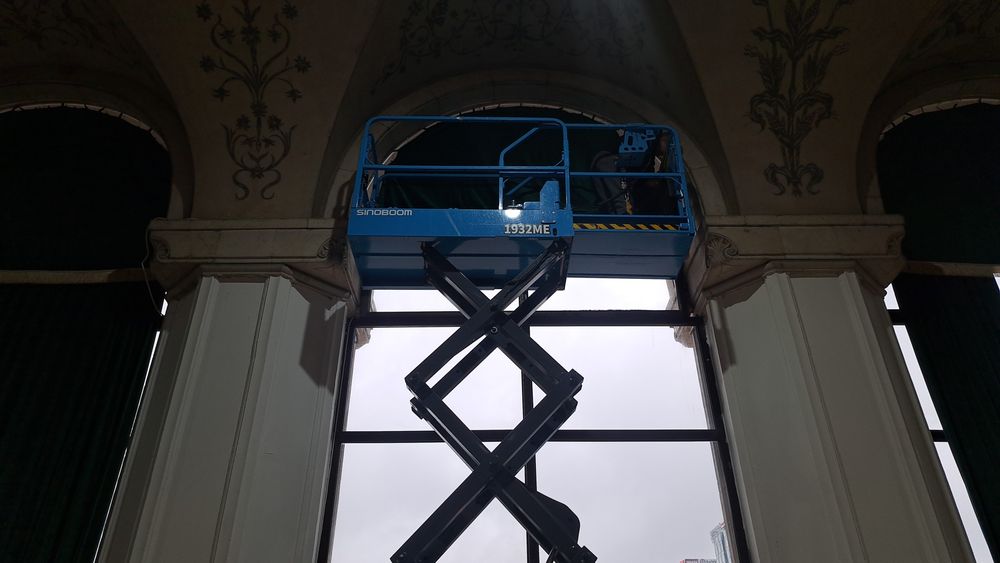 Închirieri Nacele Foarfecă 8–14 m – București și Ilfov