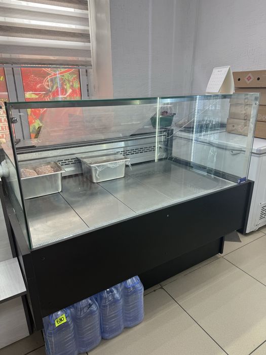 Продам витрину 1,5м и 2.0 м