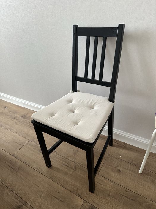 Стол со стульями