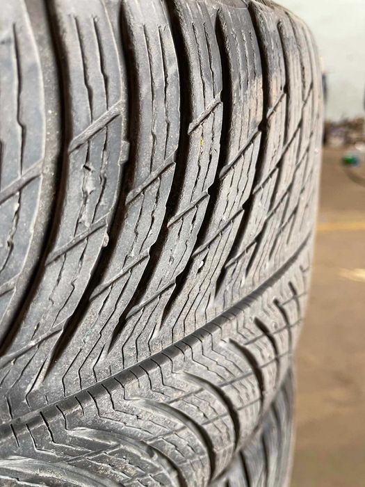 Зимни гуми Размер - 245/40/18  Michelin Pilot Alpin 5 запазени Продават се 4 броя - за гр.Варна - лично предаване