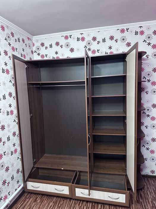 Продам шкаф распашной